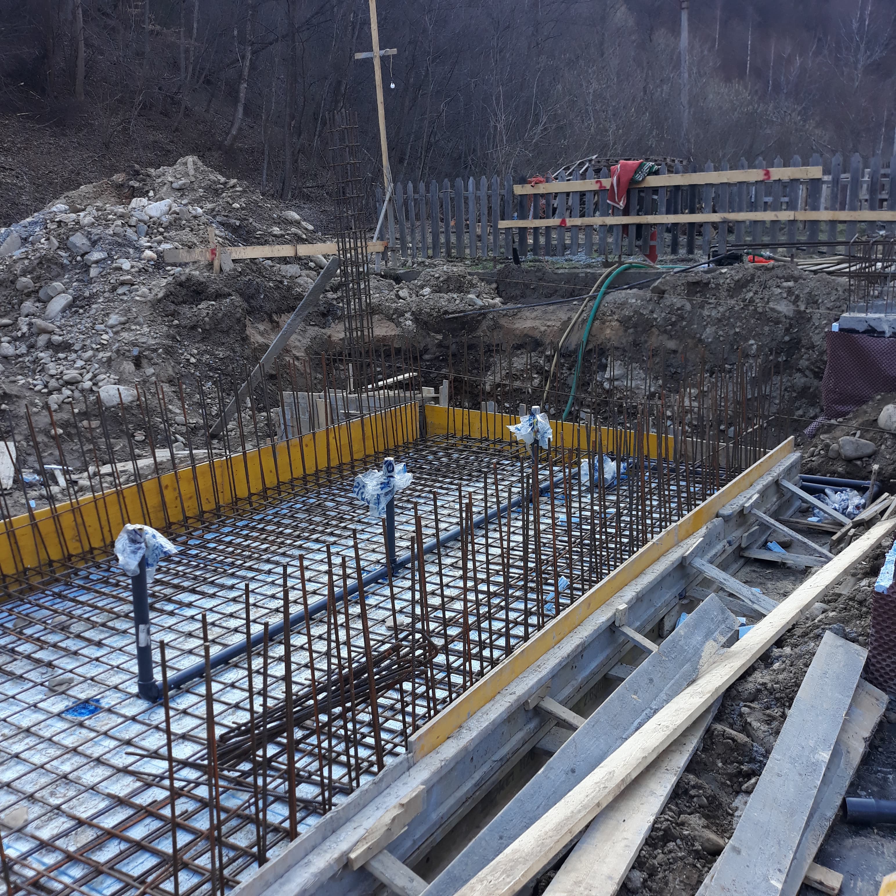 Pregatirea piscinei cu duze in pardoseala