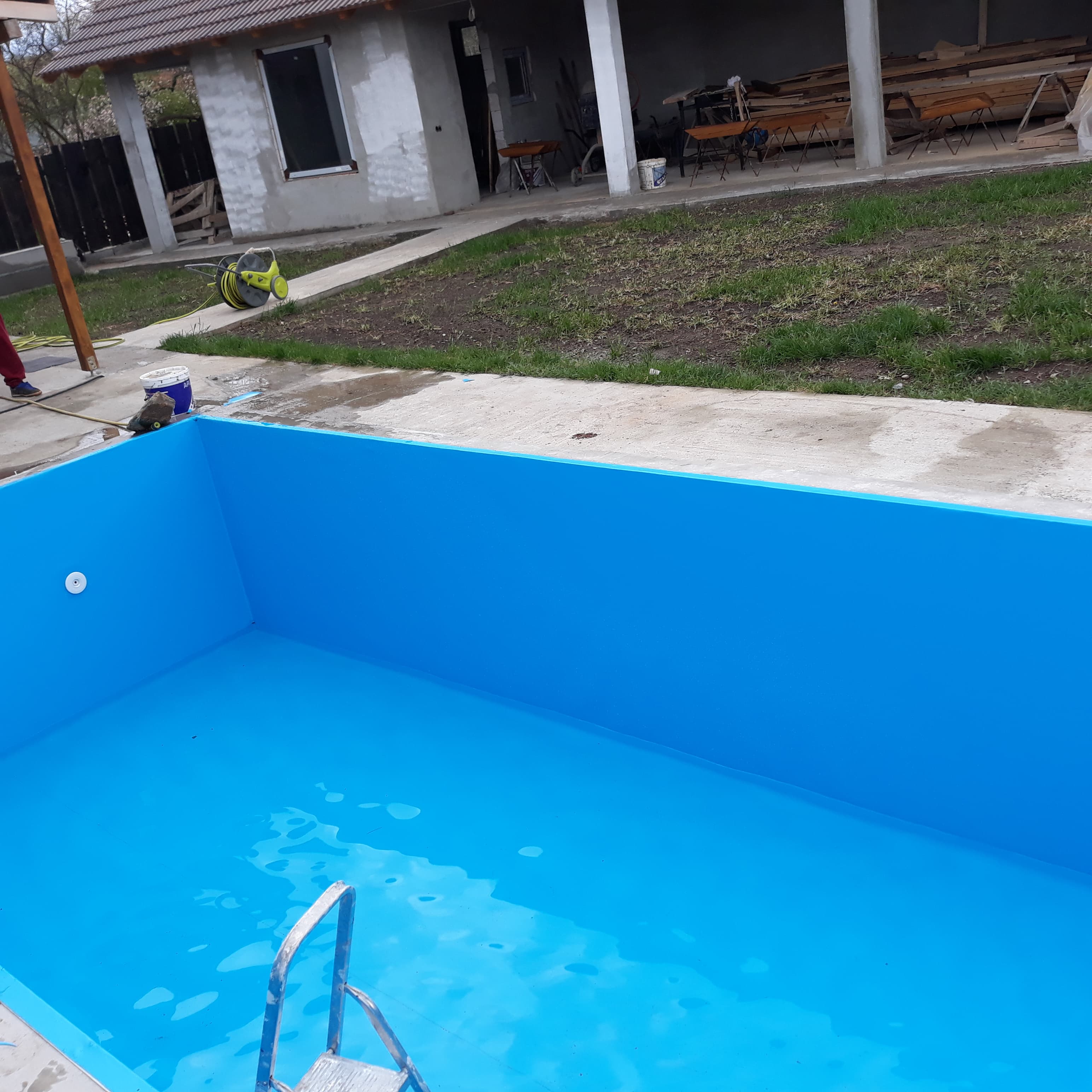 Piscina finisata cu liner Elbe Blue