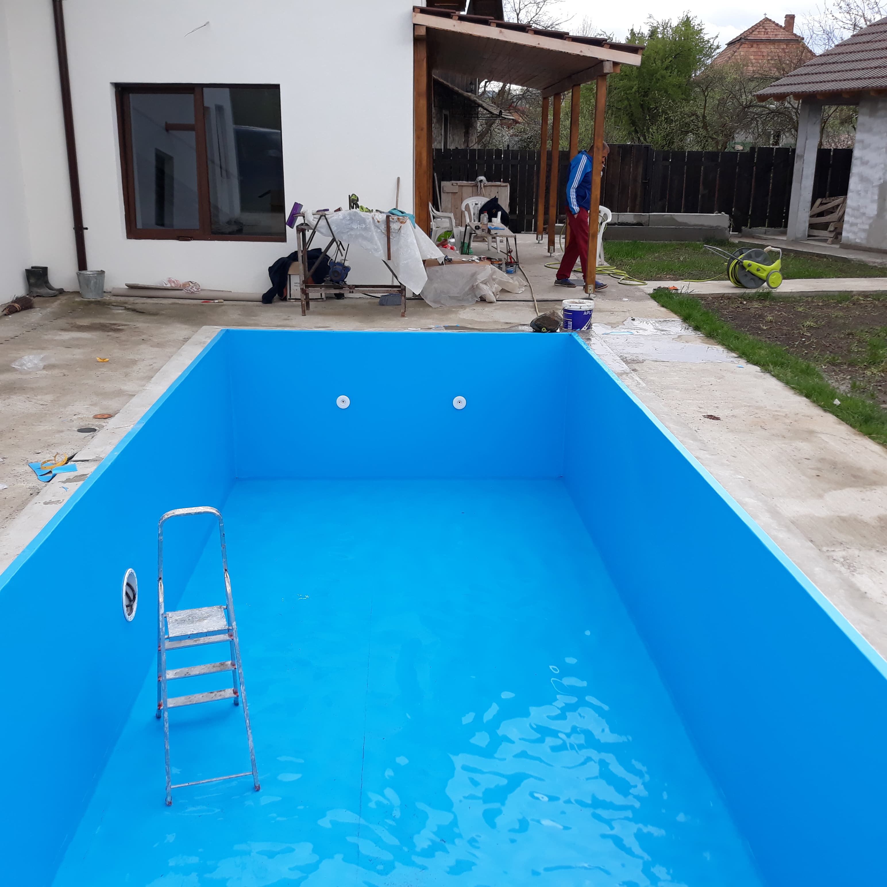 Piscina cu duze AstalPool si proiector LED