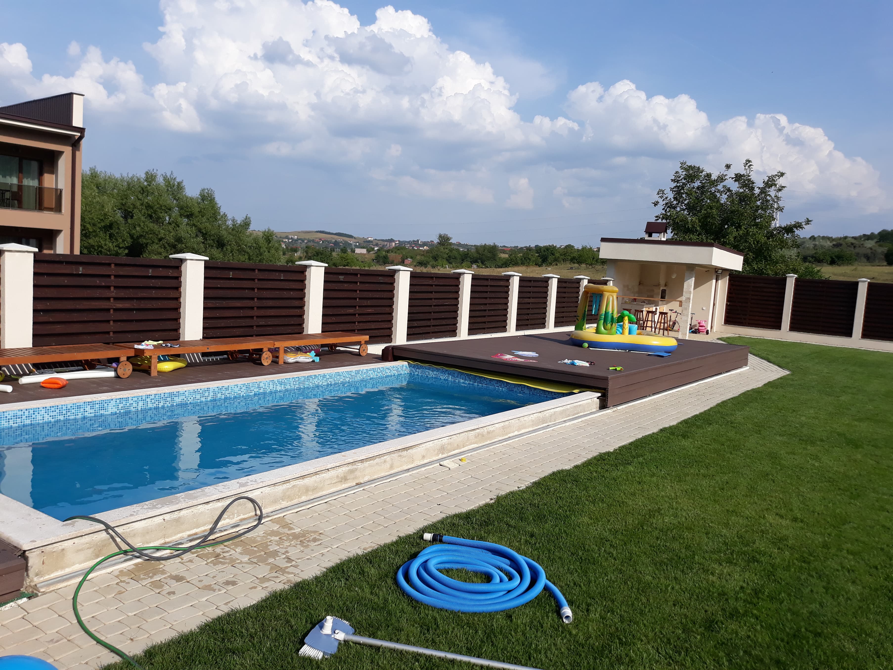 Piscina placata cu mozaic de sticla Niebla Lila