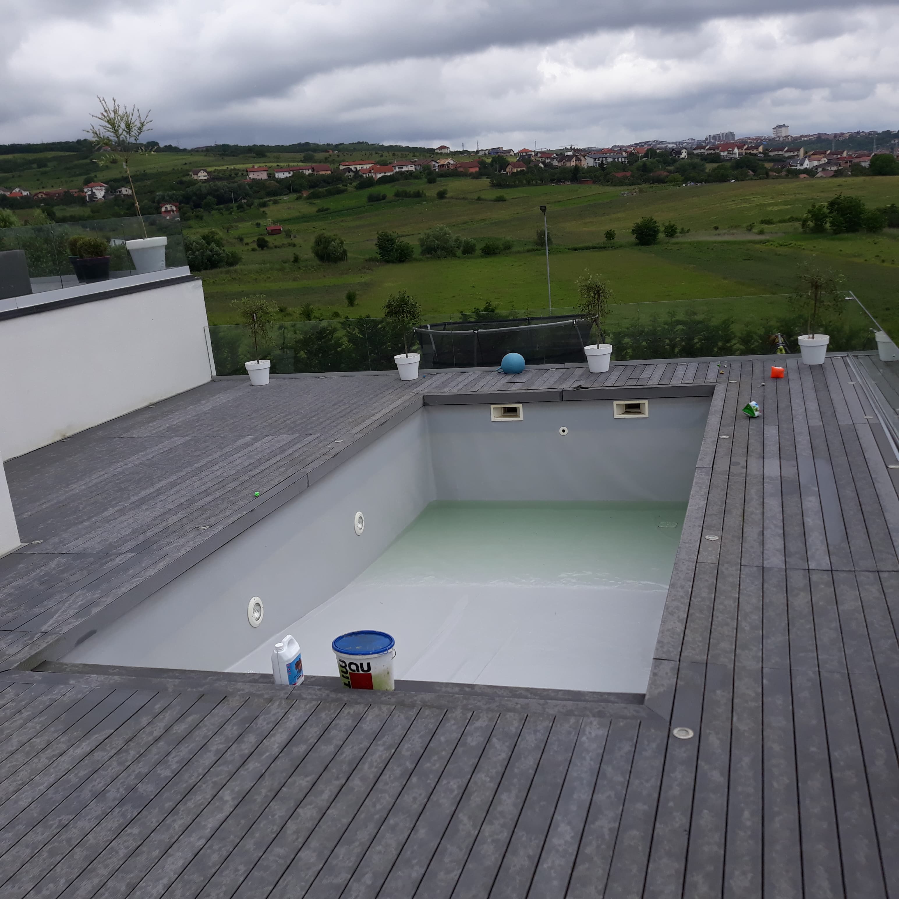 Piscina pe inaltime variabila cu liner alb Elbe