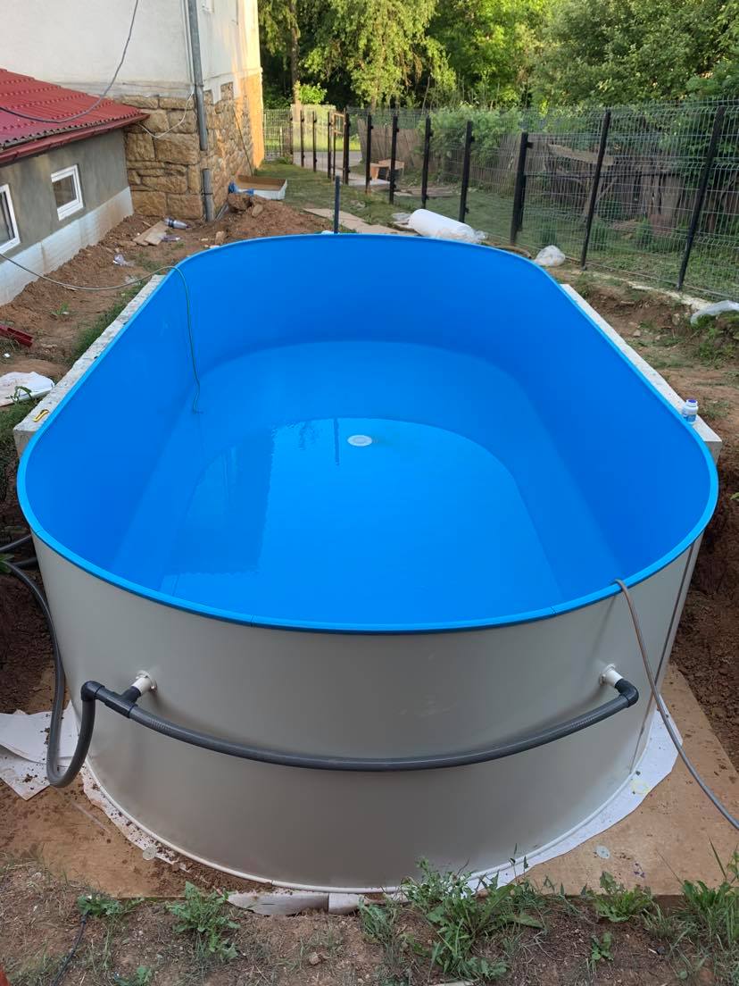 Operatiunea de intindere liner in piscina prefabricata Mountfield AstralPool