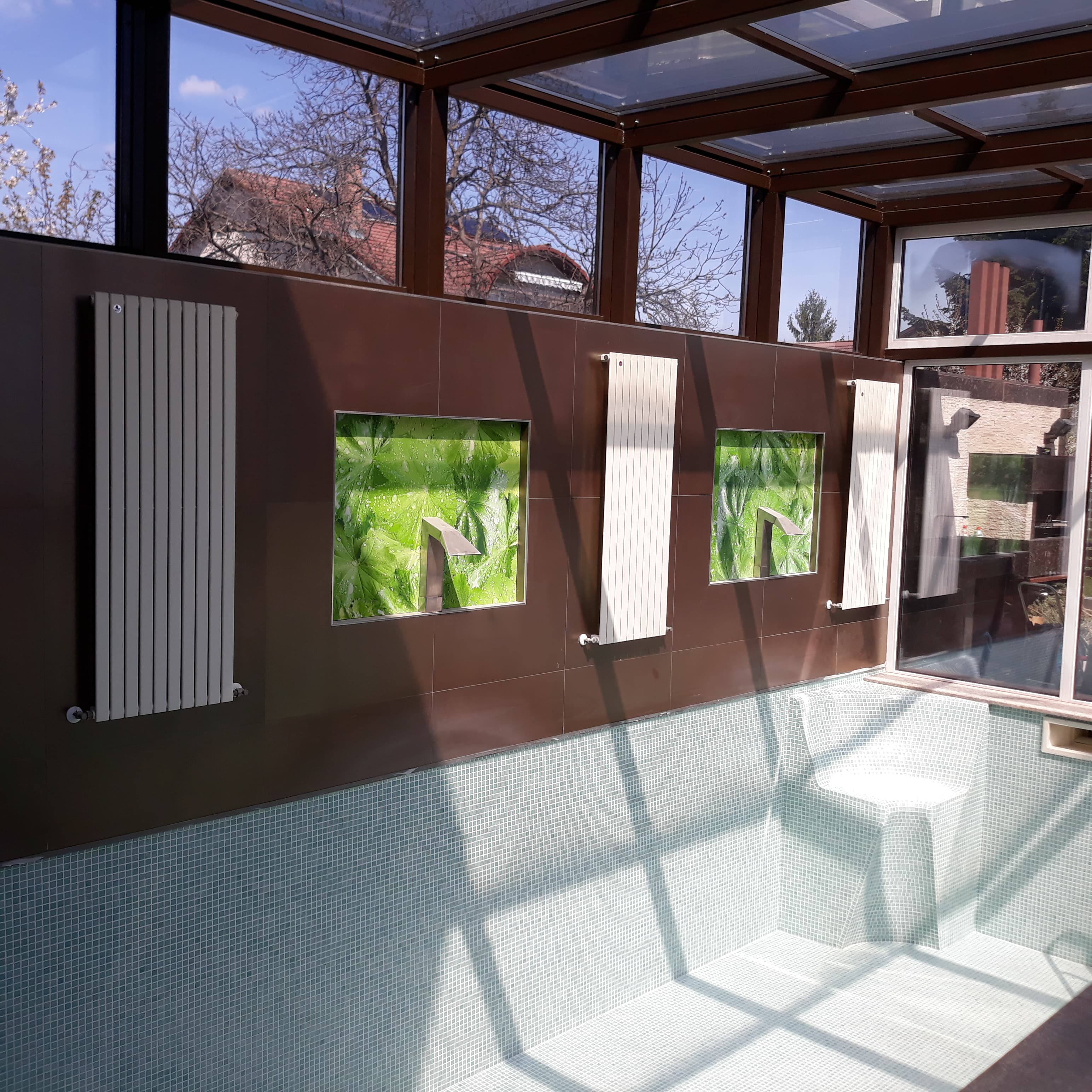 Piscina cu Cascada montata pe perete