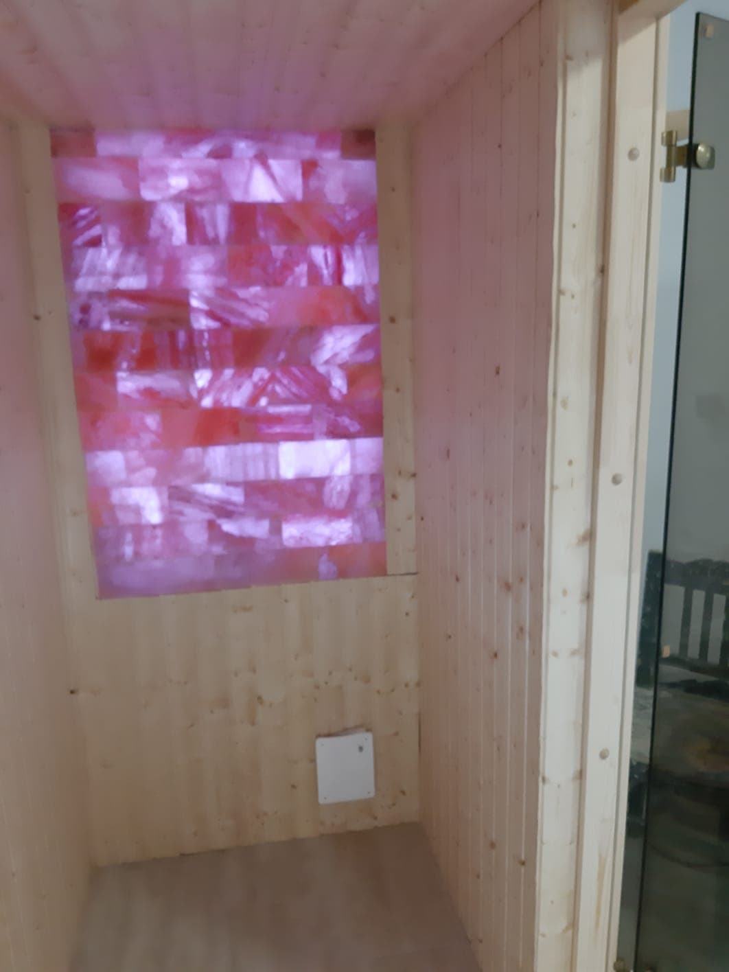 Sauna finlandeza uscata cu caramida de sare de himalaya